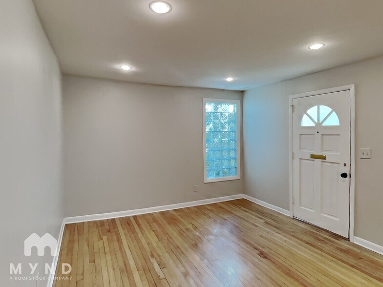 Building Photo - 3120 Skyland Dr NE