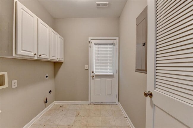 Building Photo - 4021 Edgecomb Dr
