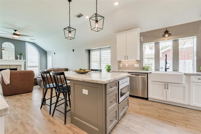 Building Photo - 13807 Halpren Falls Cir