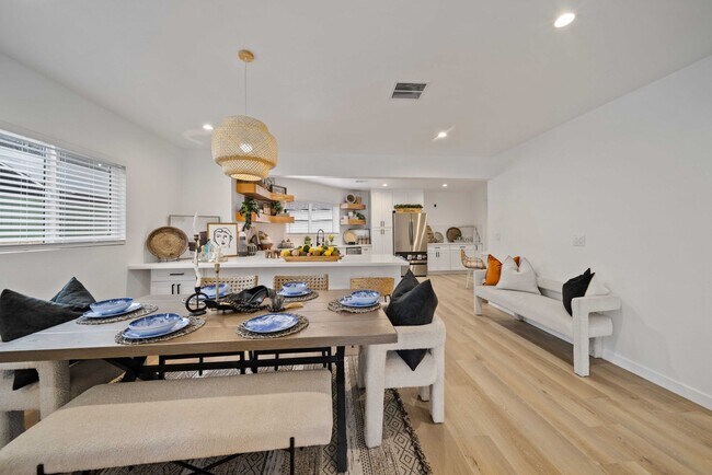 Building Photo - 11946 Aneta St