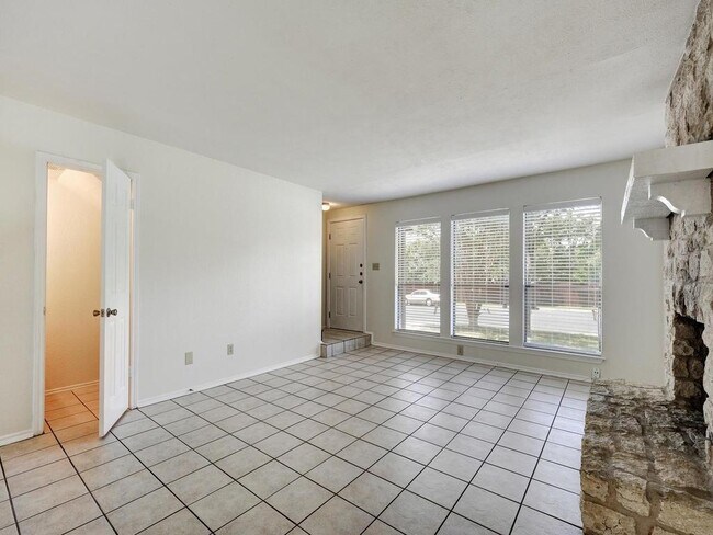 Building Photo - 6521 Hart Ln