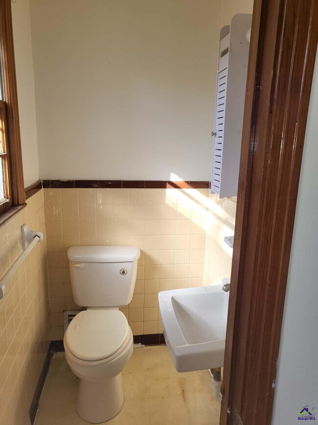 Building Photo - 303 Sparta St