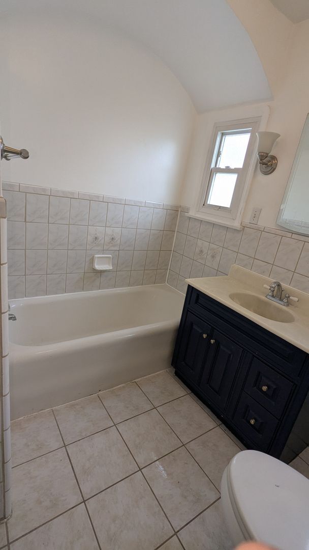 Building Photo - Beautiful 2 Bed 1.5 Bath Single Family Hom...