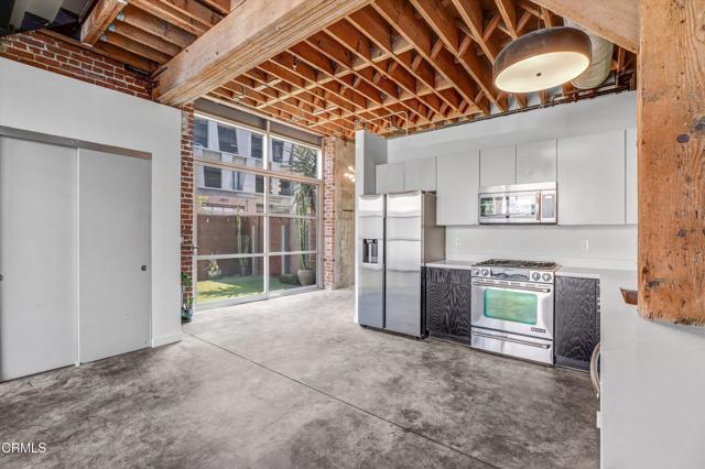 Building Photo - 527 Molino St