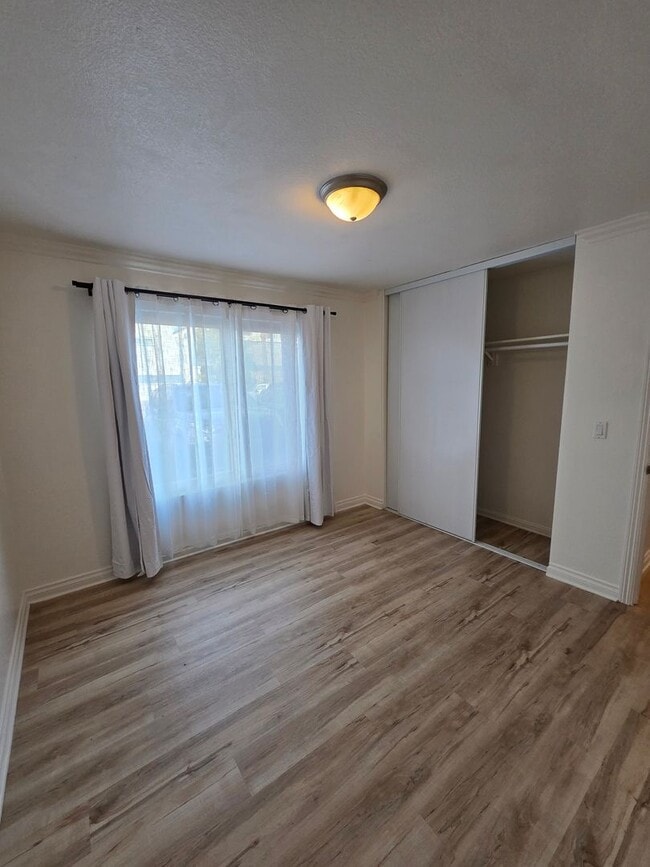 Building Photo - 2-Bed/1-Bath Condo w/Pool