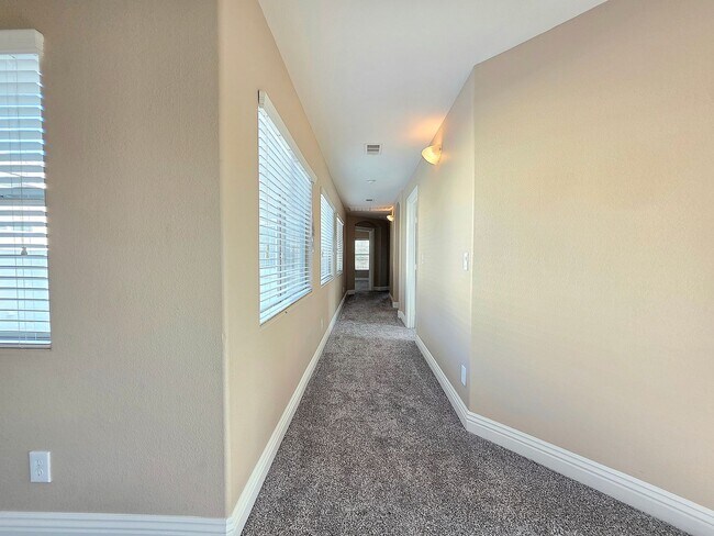 Building Photo - Three-bedroom Single Family