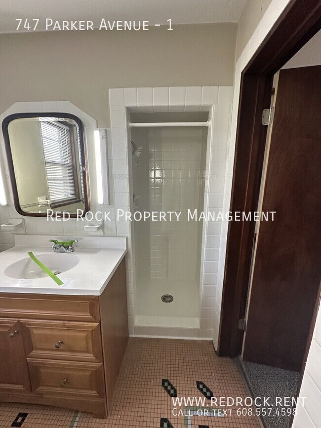 Building Photo - 747 Parker Ave