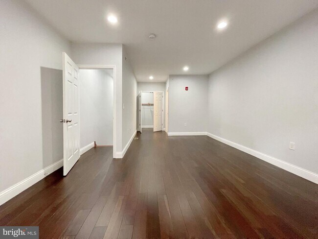 Building Photo - 136 S 11th St