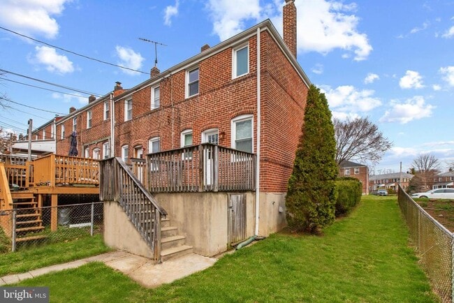 Building Photo - 227 Willow Ave