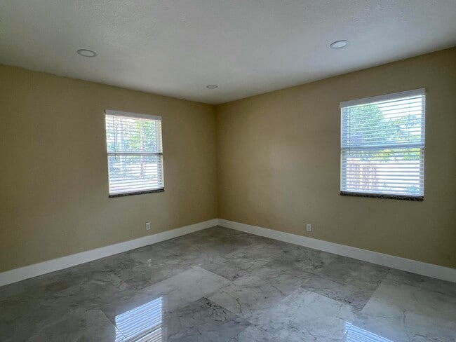 Building Photo - 11886 Orange Grove Blvd
