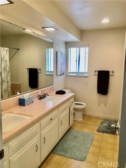 Building Photo - 5461 Bonanza Dr