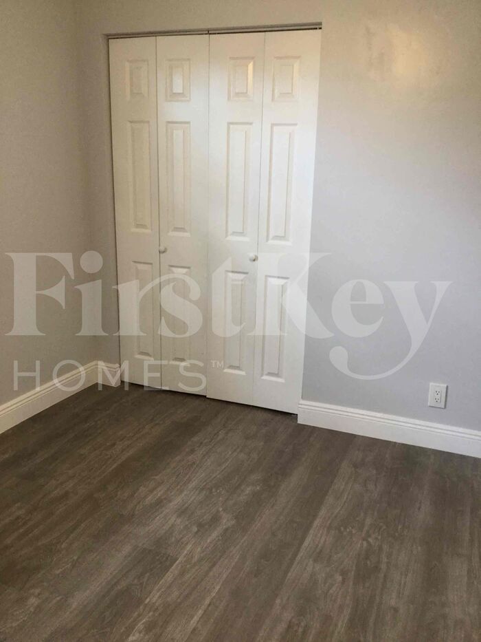 Building Photo - 1571 NW 7th Ave