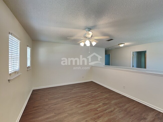 Building Photo - 41 Rose Dr