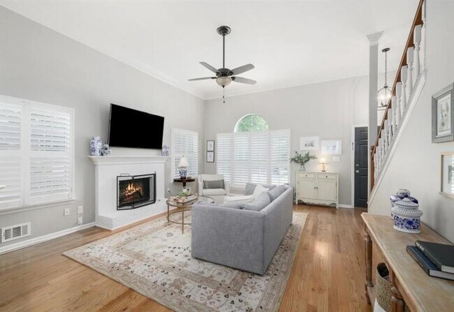 Building Photo - 12080 Greenmont Walk