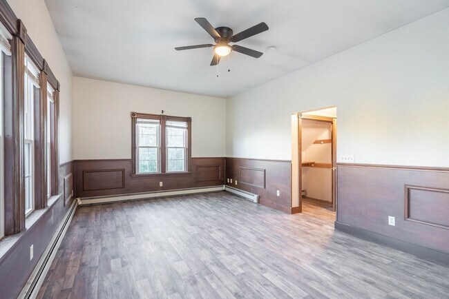 Building Photo - 85 E Main St