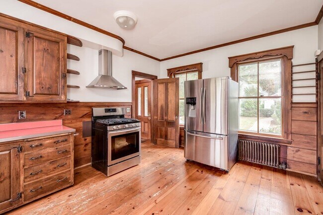 Building Photo - 110 Exeter Rd