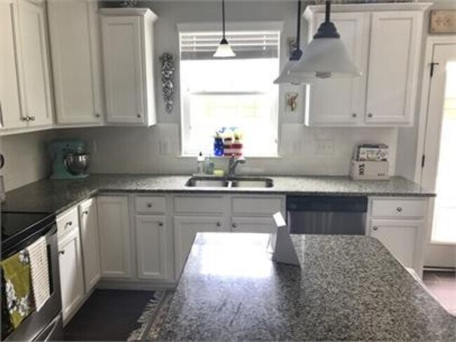 Building Photo - Carolina Lakes Gated Community!!
