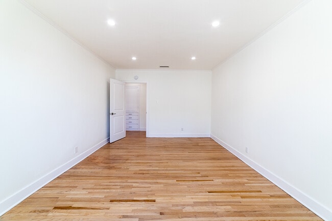 Building Photo - 5065 Edgewood Pl