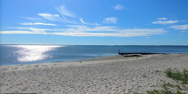 Building Photo - 1025 Peconic Bay Blvd