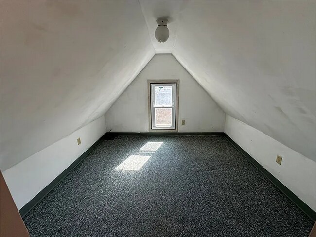 Building Photo - 525 Averill Ave