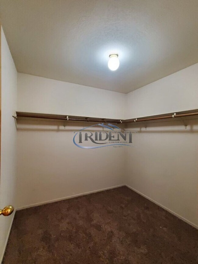 Building Photo - Beautiful Yuba City home on a large lot