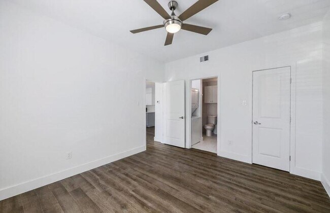 Building Photo - 114 E 31st St