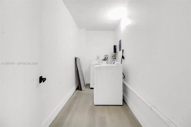 Building Photo - 14850 Naranja Lakes Blvd