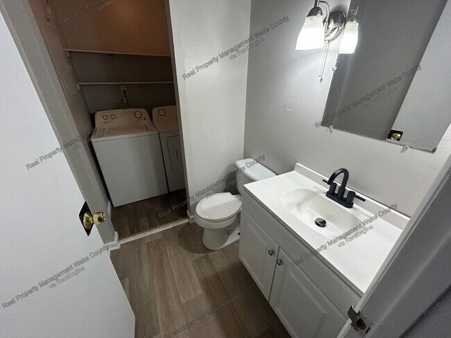 Building Photo - 4702 Walden Pond Dr
