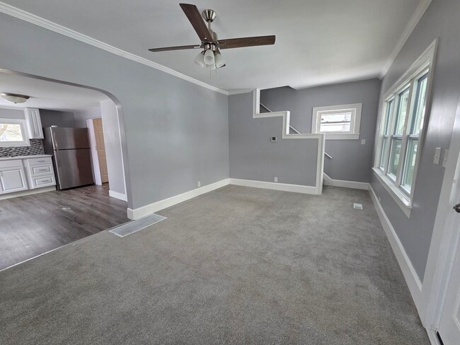 Building Photo - 2 Bedroom Single Family