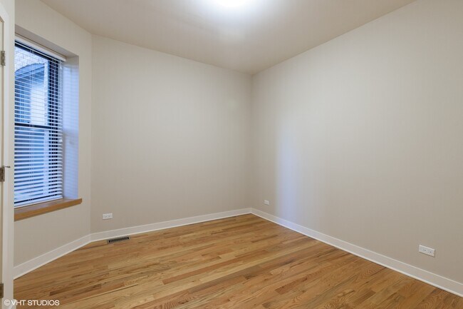 Building Photo - 120 E 57th St