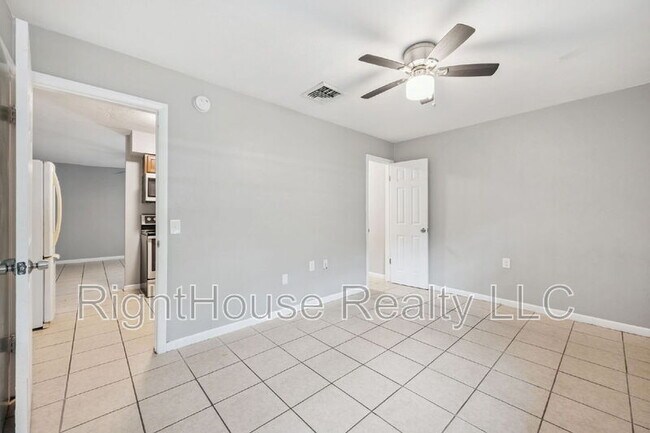 Building Photo - 907 Center Ave