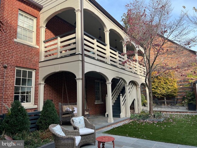 Building Photo - 413 Prince St