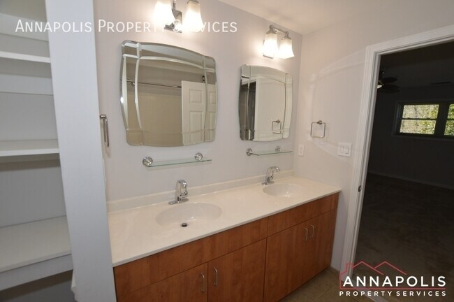 Building Photo - 1117 Primrose Ct