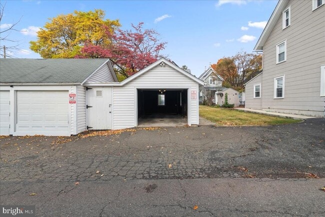 Building Photo - 182 W Court St