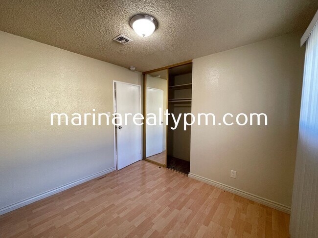 Building Photo - 4 Bedroom 2 Bath Single Family Home