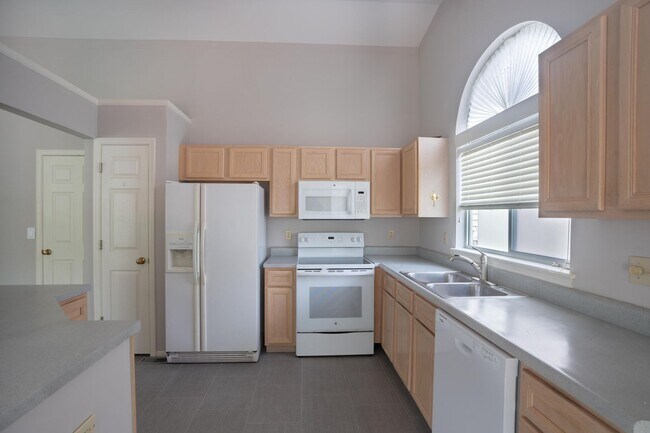Building Photo - 16944 Hickory Crest Dr