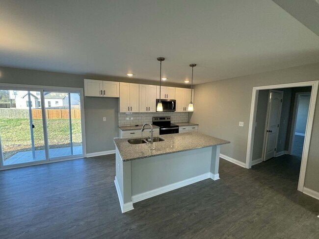 Building Photo - 3234 Cloverfield Ct