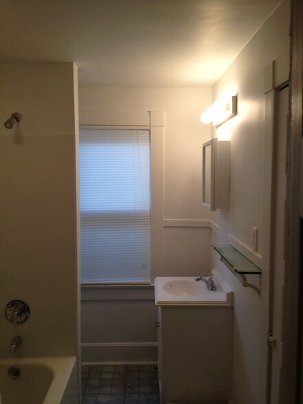 Building Photo - 27 E Kerr St