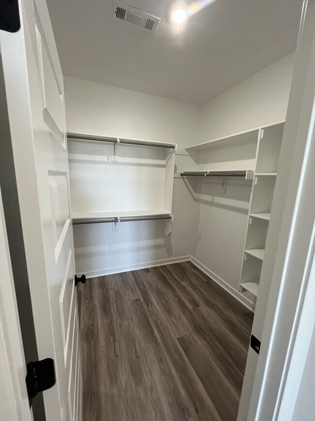 Building Photo - 513 W Gosling Isle