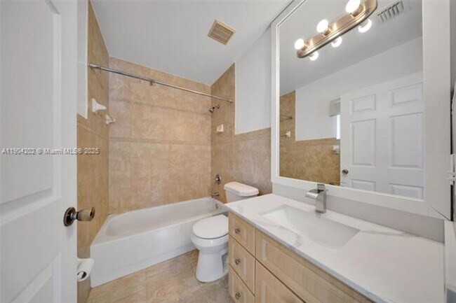 Building Photo - 2814 SW 27th St