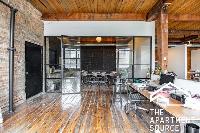 Building Photo - 3124 W Carroll Ave