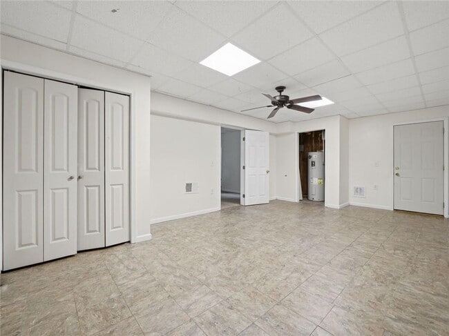 Building Photo - 166 Cove Hill