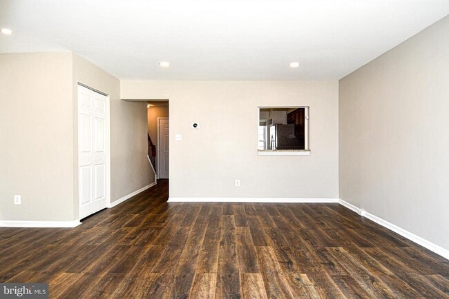 Building Photo - 53 Essex Square