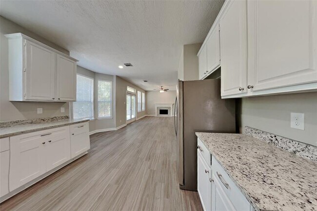 Building Photo - 6910 Springcrest Ct