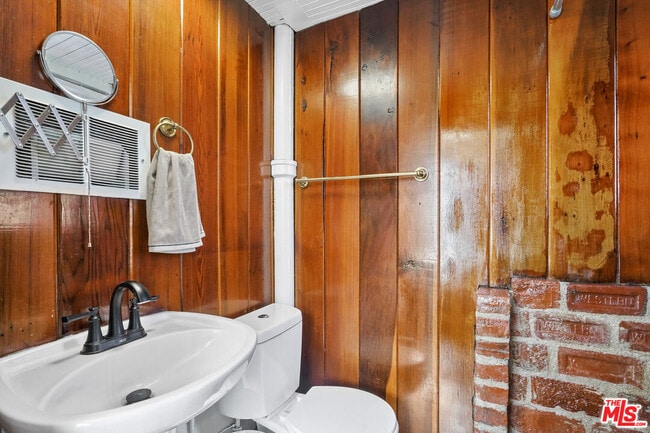 Building Photo - 8953 Keith Ave