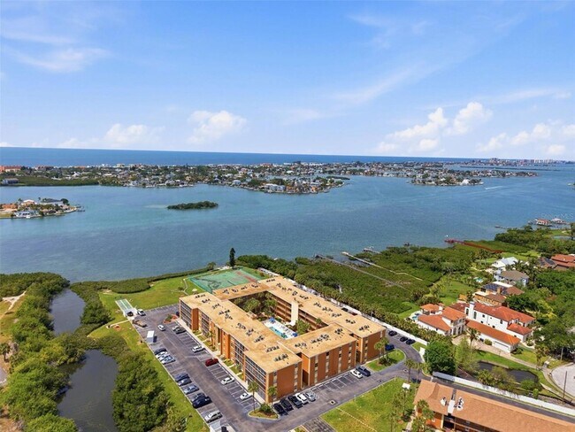 Building Photo - 12760 Indian Rocks Rd