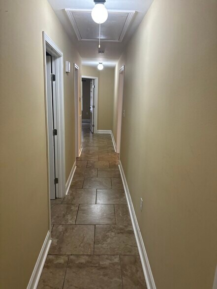 Building Photo - 632 Magnolia Dr