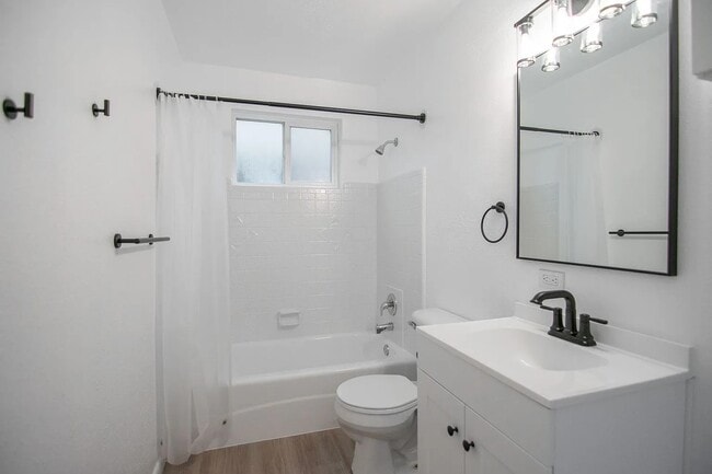 Building Photo - Park Creeke Apartments