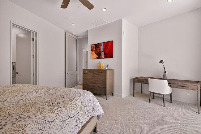 Building Photo - 9 Rockcrest