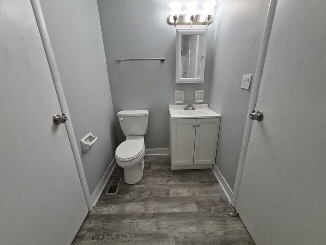 Building Photo - 3525 Luewan Ct